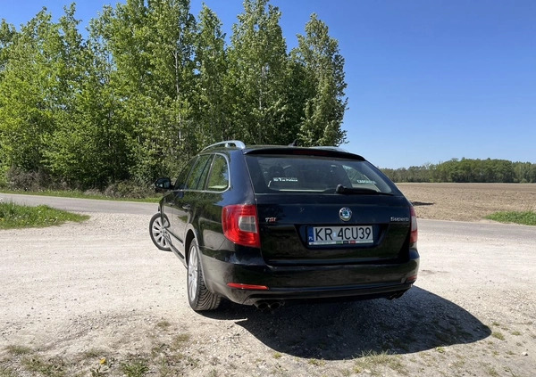 Skoda Superb cena 41900 przebieg: 230000, rok produkcji 2012 z Kraków małe 67